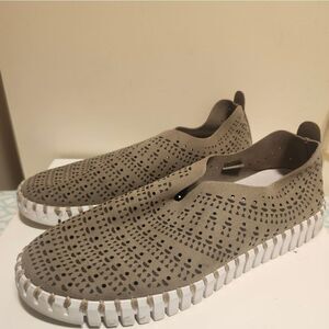 Ilse Jacobsen Hornbaek "Tulip" Army Slip-on Microfiber Sneakers sz.9/39 Ret. $94